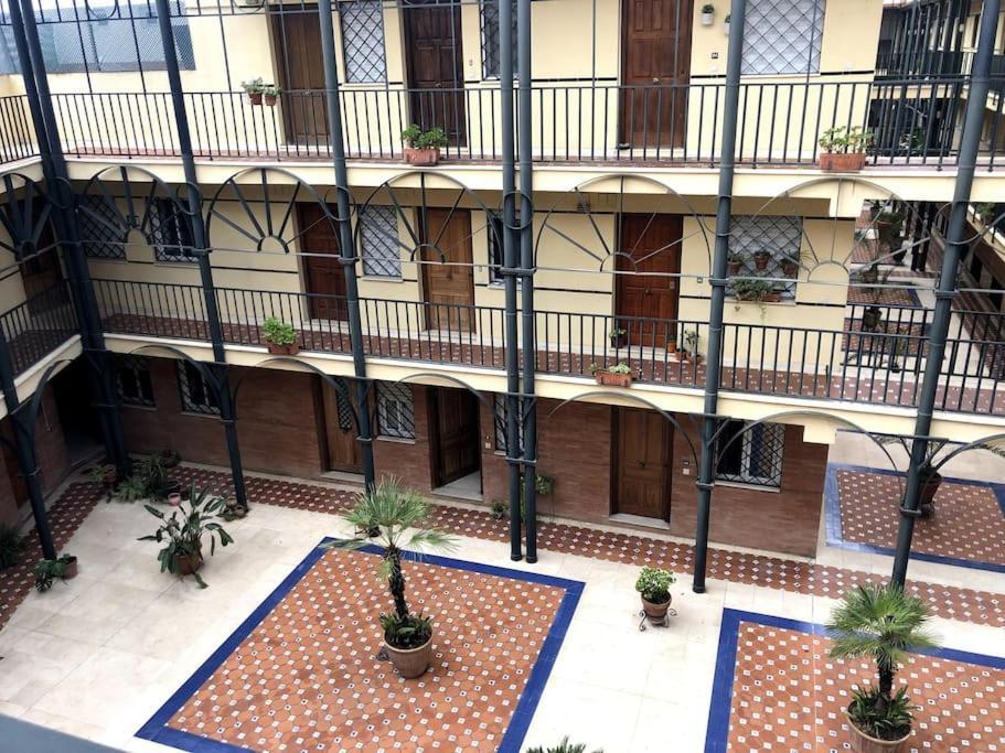 En Patio Sevillano Alameda-Isla Magica Buitenkant foto